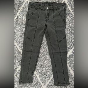 Women’s American Eagle Capri in army green size 2